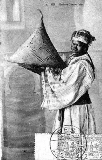 A Dada carrying a couscoussier — a vintage portrait of the women who preserved Moroccan family cooking