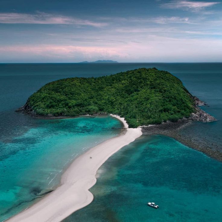 Mae Haad and the Koh Ma sandbar, Koh Phangan Aerial view of the white sandbar linking Mae Haad to Koh Ma island, with coral reefs in turquoise water, Koh Phangan, Thailand